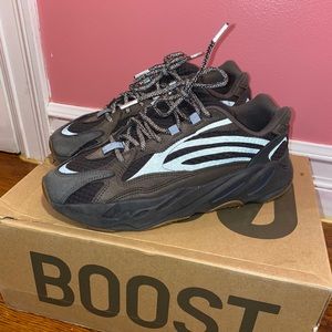 Adidas Yeezy Boost 700 V2